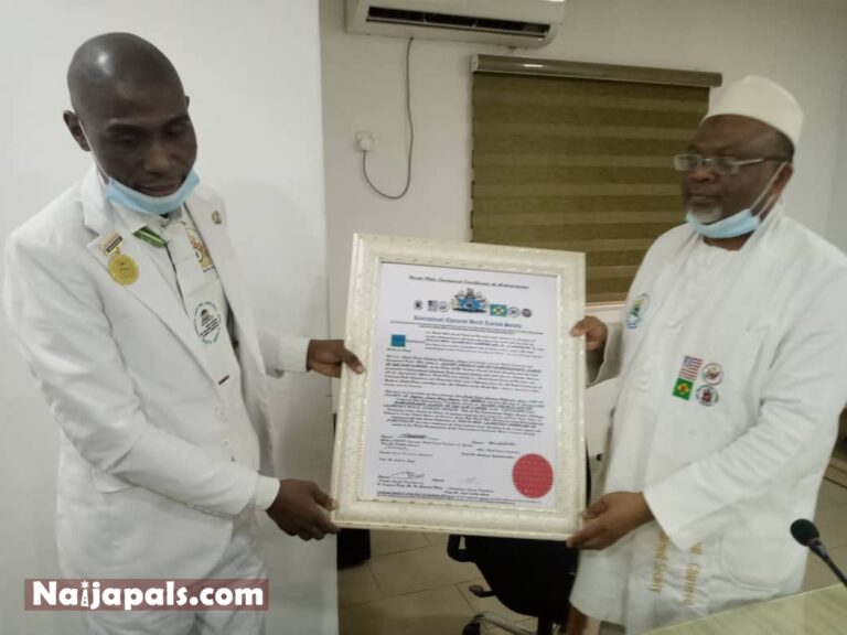 AHMADIYYA NIGERIA HEAD BAGS GLOBAL AWARD